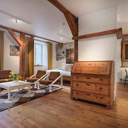 Historic Apartment With Private Garden In Old Town Tallinn Extérieur photo