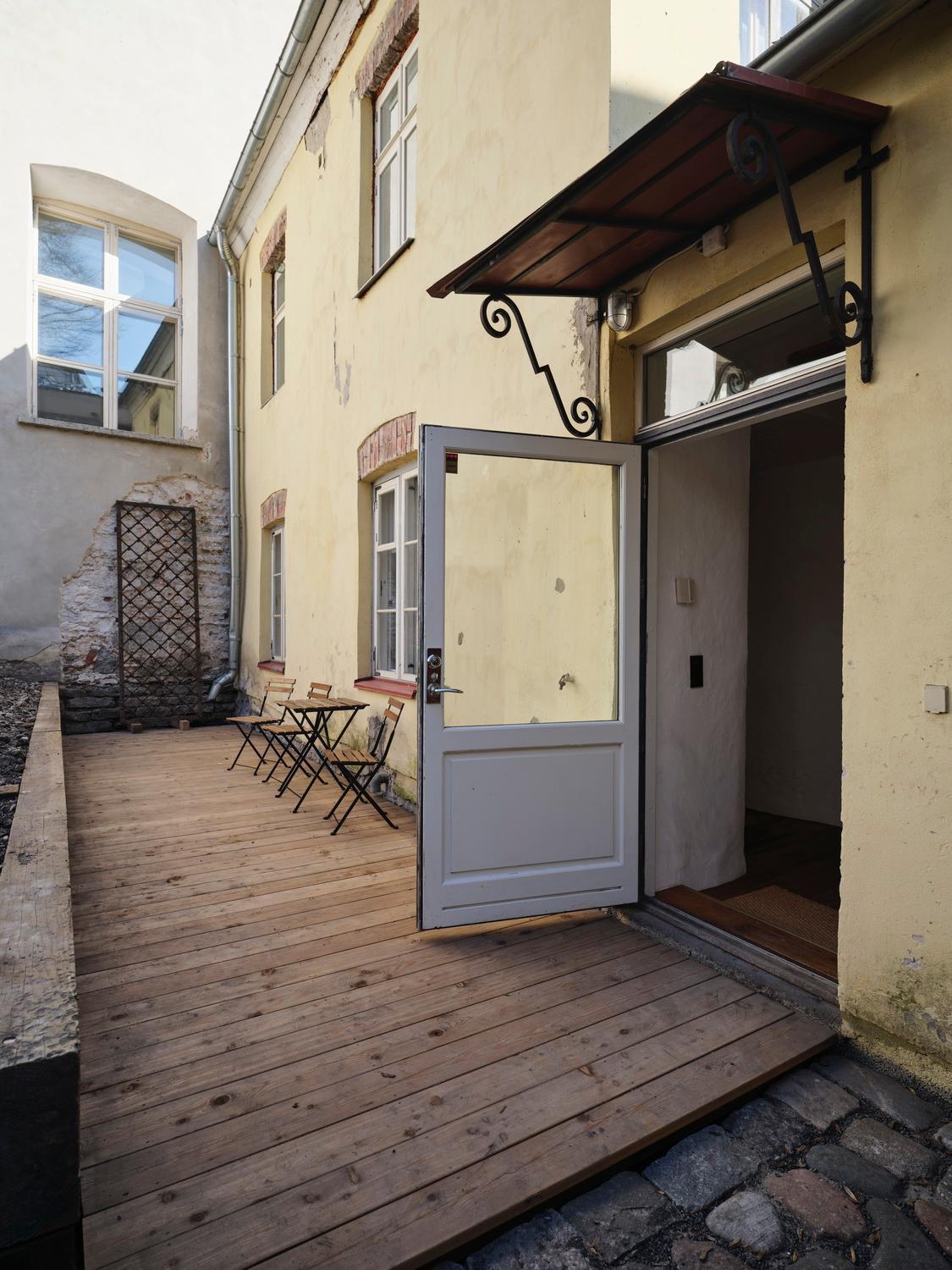 Historic Apartment With Private Garden In Old Town Tallinn Extérieur photo