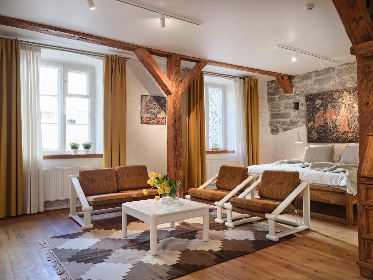 Historic Apartment With Private Garden In Old Town Tallinn Extérieur photo